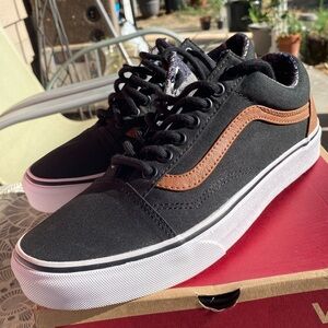 🏁Van’s Canvas&Leather Sneaks🏁